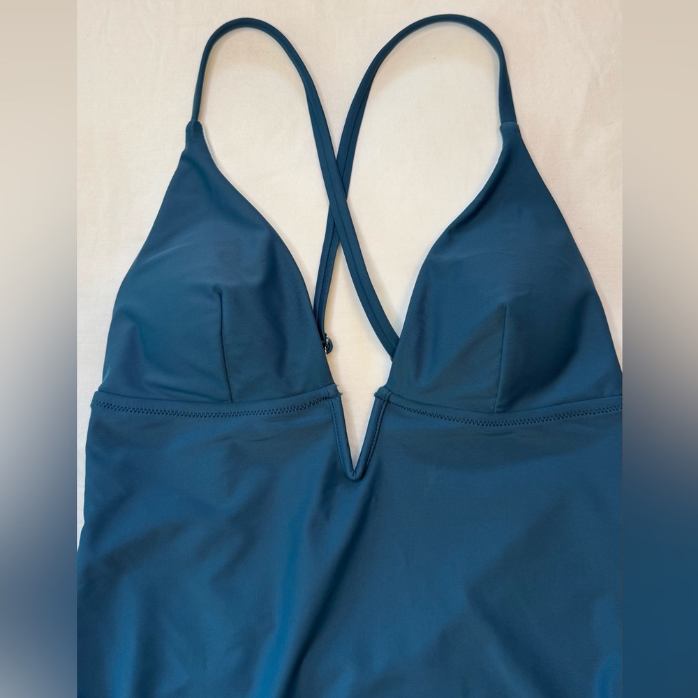 NWT Cupshe Deep V-Wire Plunge Cross Back Cheeky One Piece Swimsuit Size M - Picture 4 of 10